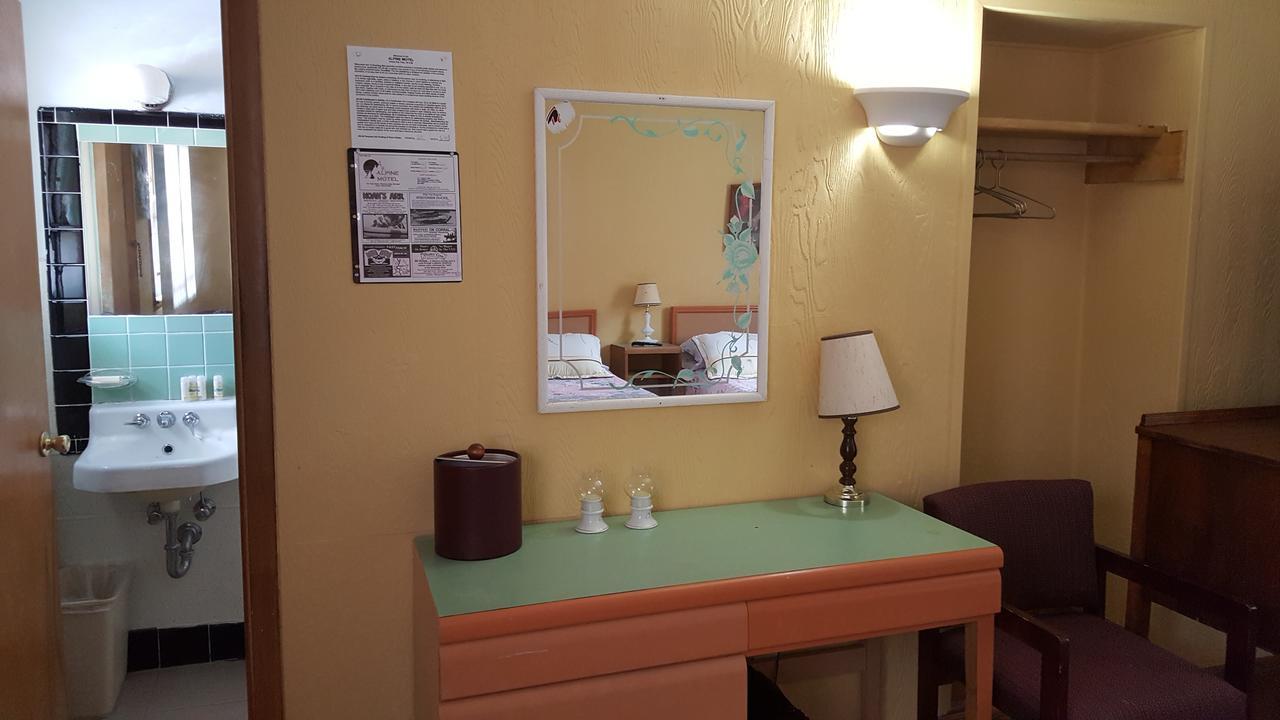 Alpine Motel In Heart Of Wisconsin Dells Downtown. ภายนอก รูปภาพ