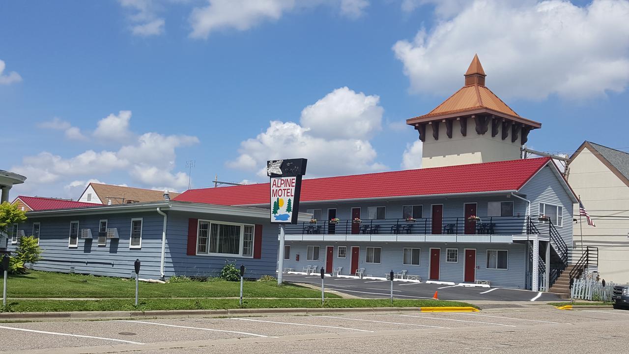 Alpine Motel In Heart Of Wisconsin Dells Downtown. ภายนอก รูปภาพ