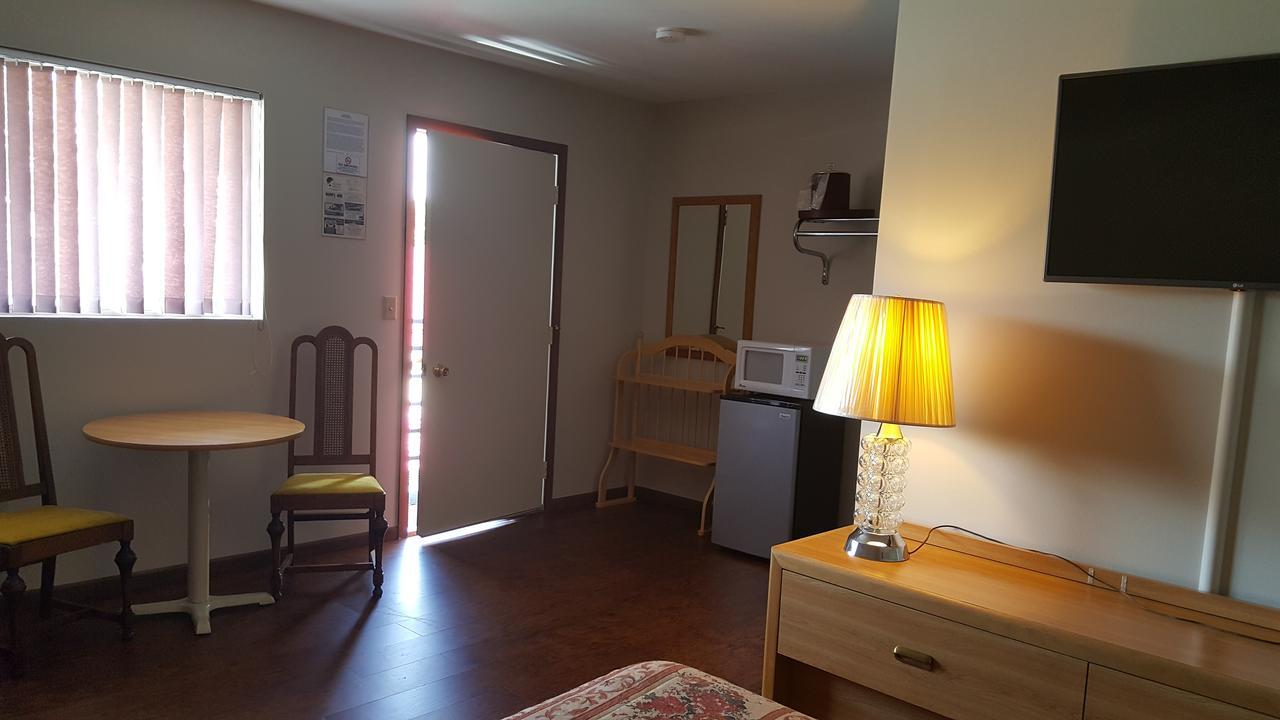 Alpine Motel In Heart Of Wisconsin Dells Downtown. ภายนอก รูปภาพ