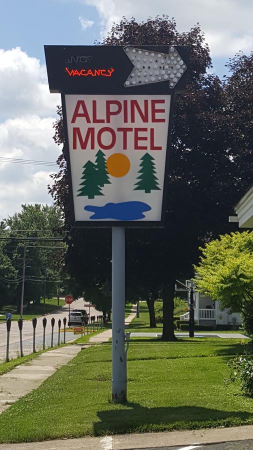 Alpine Motel In Heart Of Wisconsin Dells Downtown. ภายนอก รูปภาพ